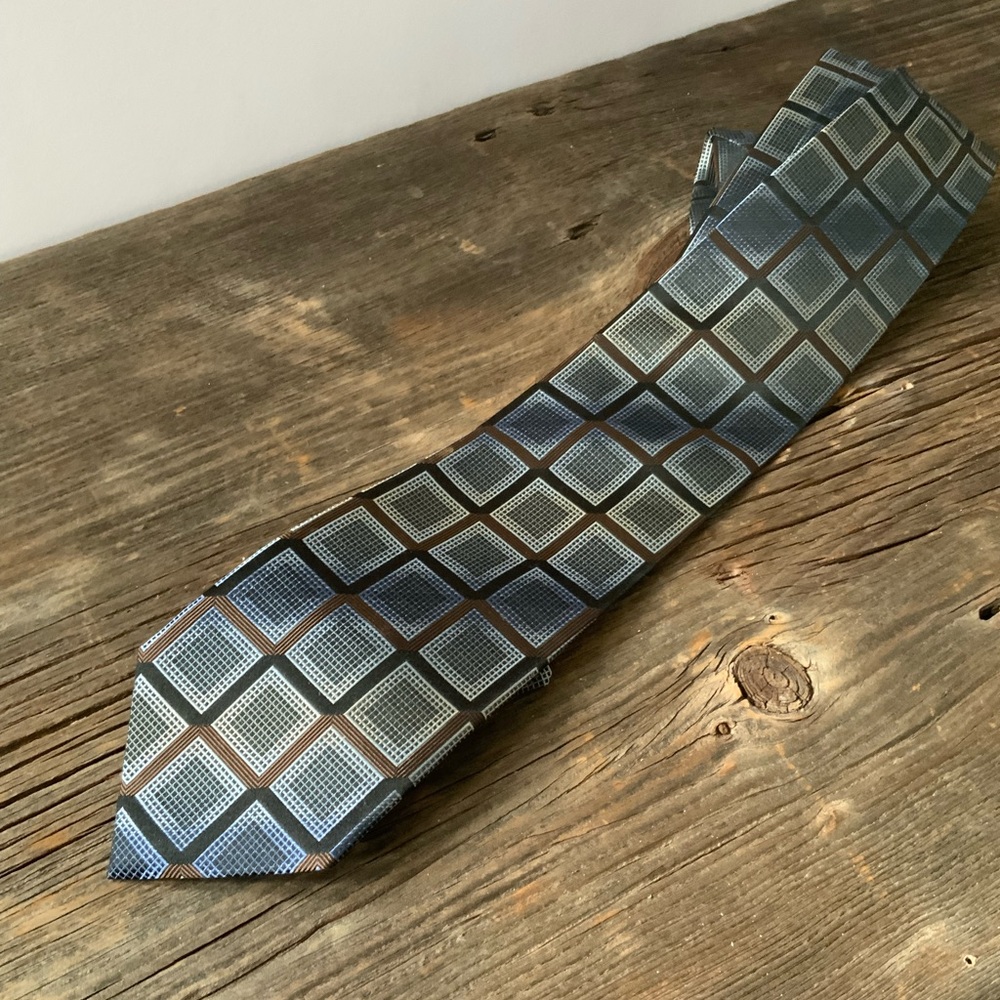 Geometric Pattern Neck Tie